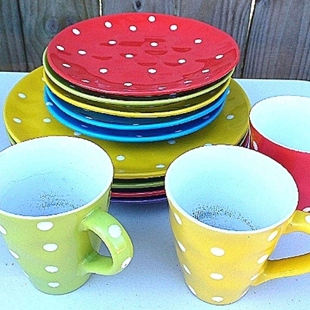 MAXWELL & WILLIAMS Designer Fine Quality Dinnerware Sprinkle Plates Mugs Set EUC